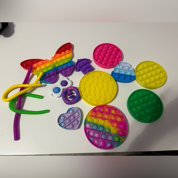 Bundle of different fidget toys - Picture 1 of 4